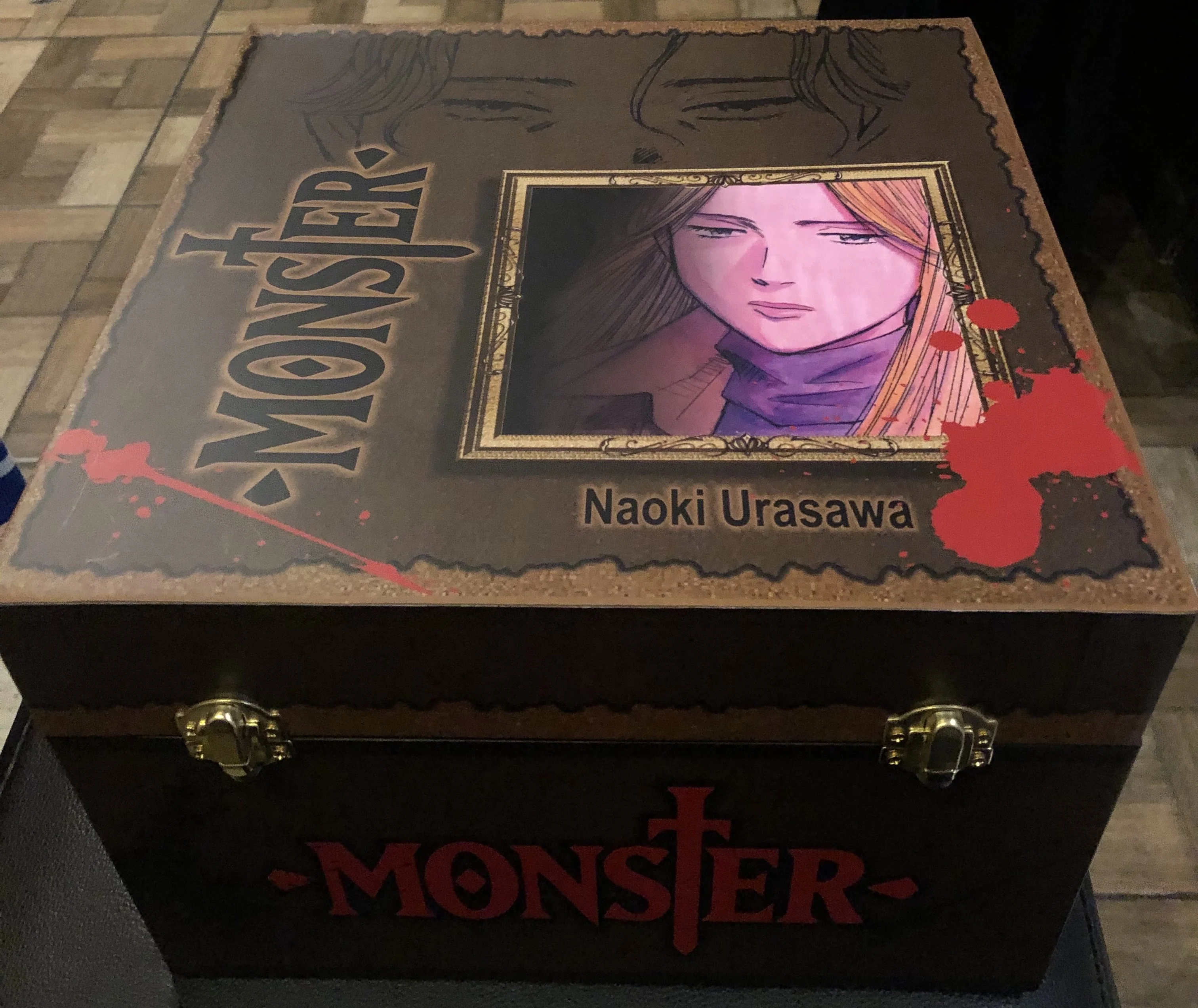 CAJA ESPECIAL PARA MANGA MONSTER