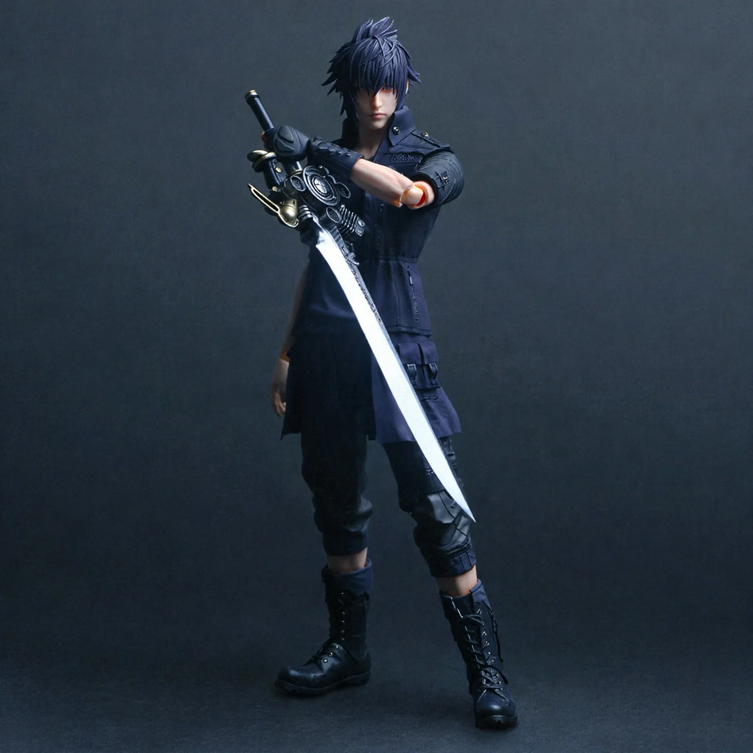 FINAL FANTASY XV PLAY ARTS SHIN ACTION FIGURE - NOCTIS LUCIS CAELUM